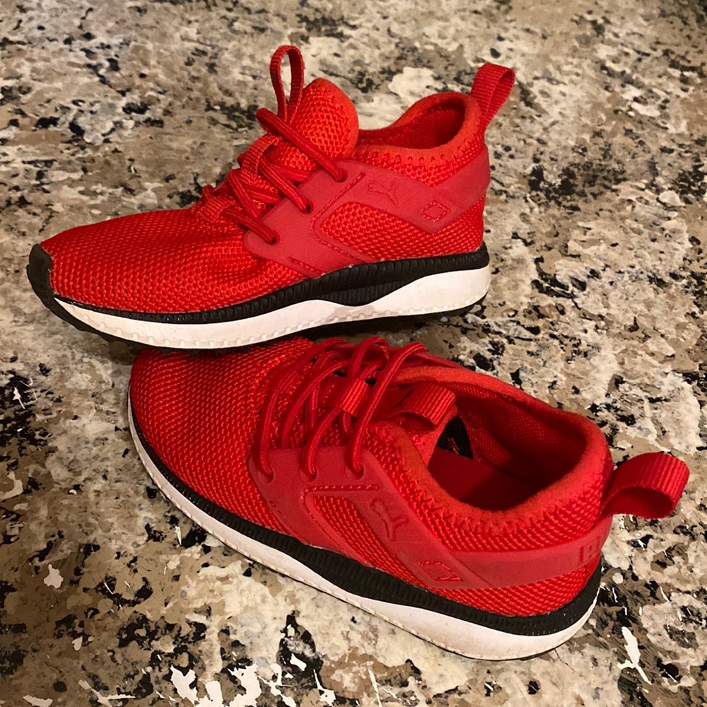 Kids size 7 Puma shoes